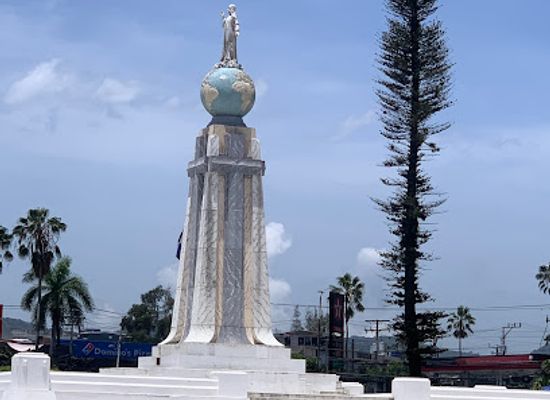 el-salvador/eastern-region/landmark/plaza-salvador-del-mundo