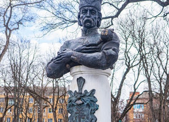 ukraine/chernihiv/landmark/ivan-mazepa-monument