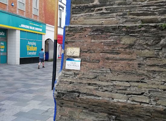 isle-of-man/douglas/landmark/douglas-old-sea-wall-and-plaque