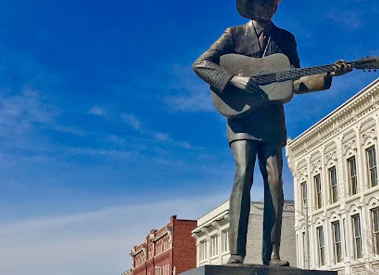 alabama/river-region/landmark/hank-williams-statue