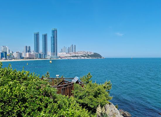 south-korea/yeongnam-region/landmark/dongbaekseom-lighthouse