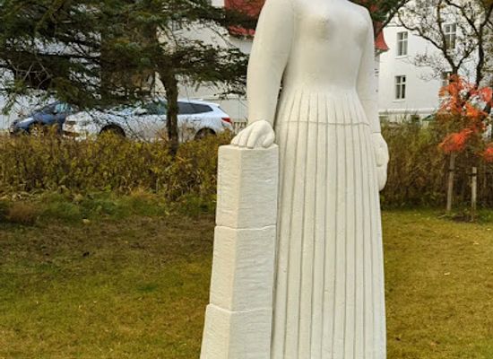 iceland/north-iceland/landmark/landnamskonan-gunnfriour-jonsdottir