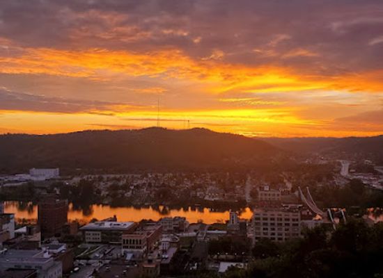 west-virginia/wheeling/landmark/cliff-house-west