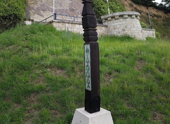 hungary/tokaj-wine-region/landmark/tokaji-orszagzaszlo-emlekmu