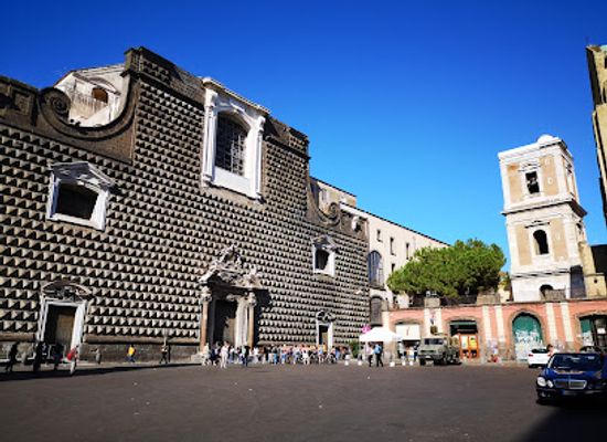 italy/campania/landmark/chiesa-del-gesu-nuovo