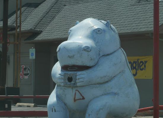 oklahoma/edmond/landmark/blue-hippo