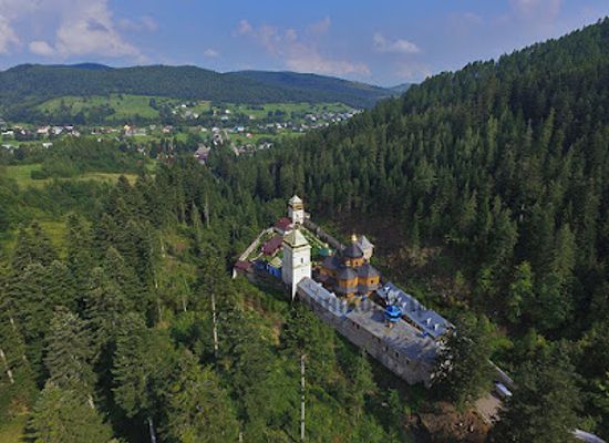 ukraine/carpathian-mountains/landmark/manyava-skete