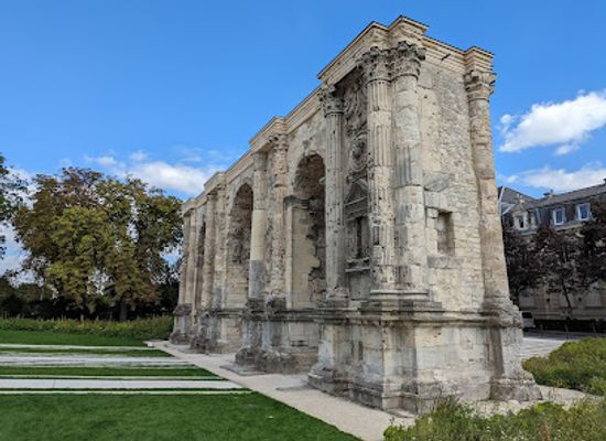 france/reims/les-hautes-promenades/landmark/la-porte-de-mars