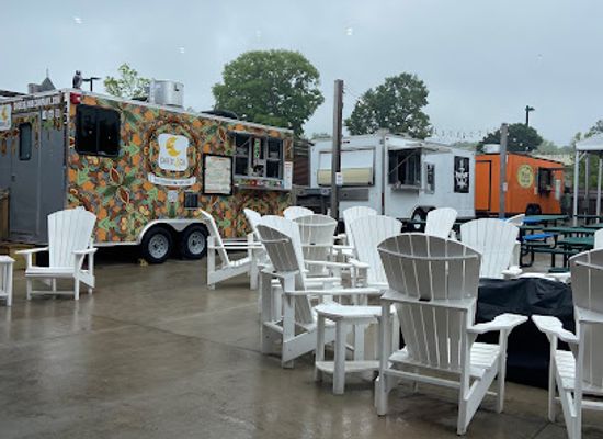 michigan/northern-michigan/landmark/the-back-lot-beer-garden