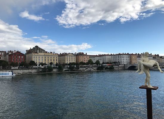 france/rhone-alpes/landmark/the-weight-of-oneself