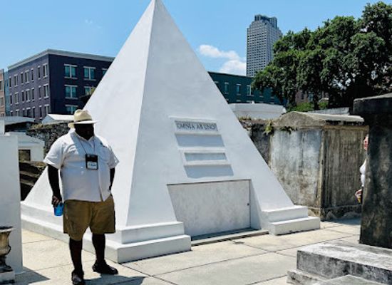louisiana/new-orleans/landmark/st-louis-cemetery-no-1