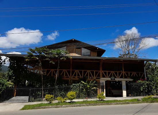 ecuador/mindo/landmark/bare-foot-coffee-house