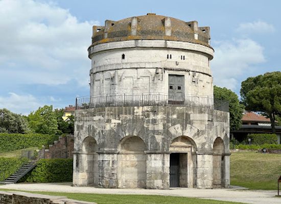 italy/ravenna/landmark/mausoleum-of-theodoric