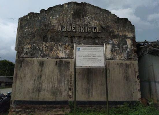 indonesia/banten/landmark/stasiun-oud-ned-indie-treinhalte-bij-anjer-kidoel-in-serang-regentschap