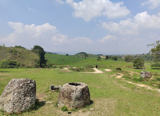 laos/xieng-khouang/landmark/plain-of-jars-tour