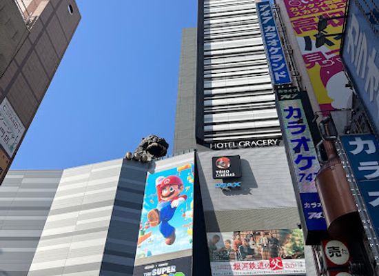 japan/tokyo/shinjuku/landmark/godzilla-head