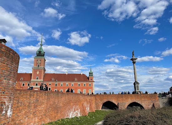 poland/kuyavia/landmark/tablica-poswiecona-stupiedziesiecioleciu-warszawianki-casimira-delavigne