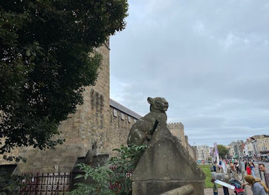 united-kingdom/cardiff/cathays/landmark/animal-wall