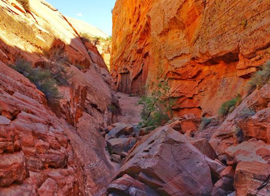 utah/escalante/landmark/tunnel-slot
