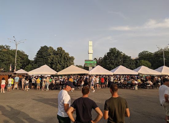 ukraine/kremenchuk/landmark/nezalezhnosti-square