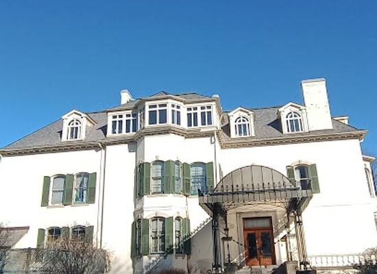 canada/toronto/landmark/the-gardener-s-cottage-as-an-oldest-structure-of-spadina-museum