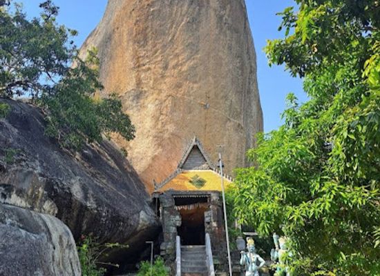 cambodia/kampong-chhnang/landmark/wat-phnom-preah-theat-temple