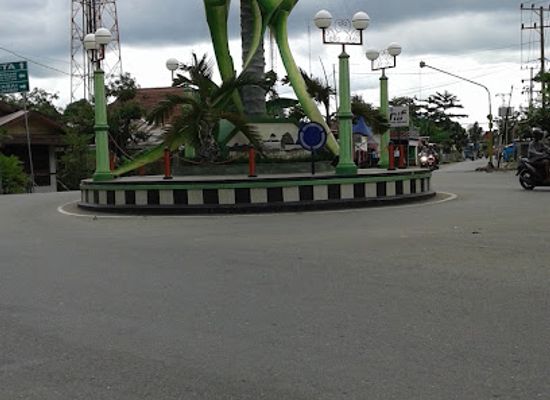 indonesia/kalimantan/landmark/tugu-ketupat-kandangan-ii