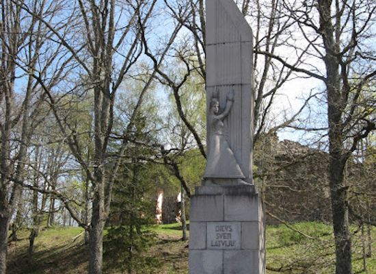 latvia/vidzeme/landmark/rauna-freedom-monument