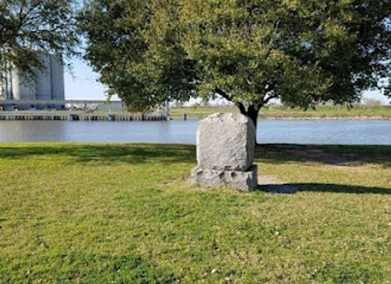texas/east-texas/landmark/historic-santa-anna-capture-site