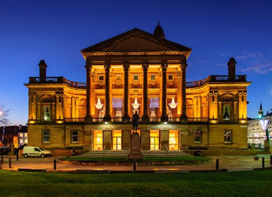 united-kingdom/renfrewshire/landmark/paisley-town-hall