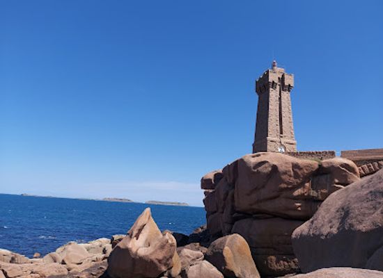 france/côte-de-granit-rose/landmark/couronne-du-roi-gradlon