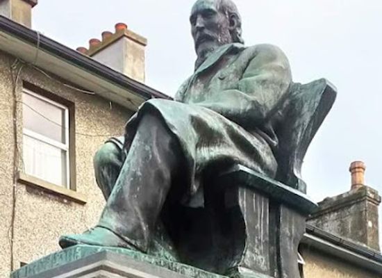 ireland/county-tipperary/landmark/kickham-monument