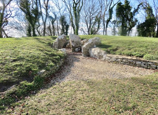 united-kingdom/gloucestershire/landmark/nympsfield-long-barrow
