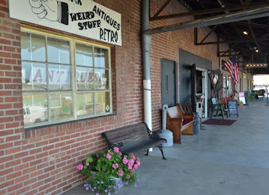tennessee/clarksville/landmark/warehouse-41-vintage-market