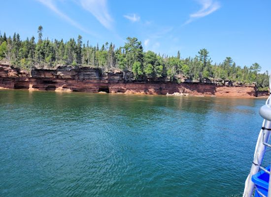 wisconsin/madeline-island/landmark/apostle-islands-national-lakeshore-mainland-sea-caves