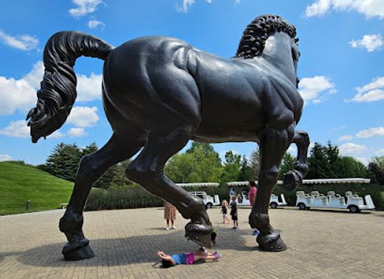 michigan/grand-rapids/landmark/the-american-horse-1999-by-nina-akamu