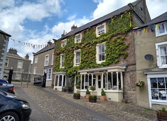 united-kingdom/yorkshire-and-the-humber/landmark/middleham-castle