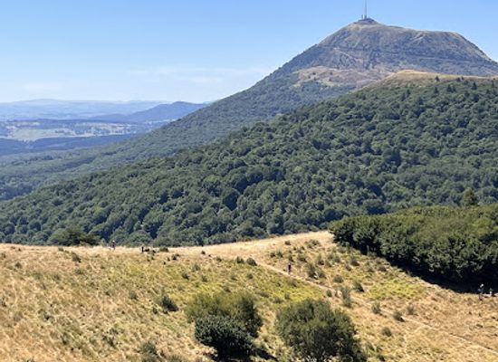 france/auvergne-volcanoes/landmark/puy-des-goules