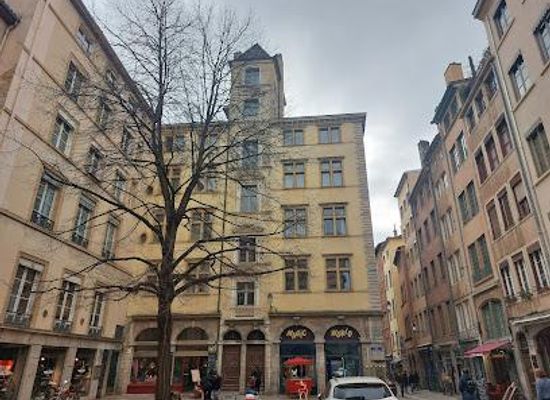 france/lyon/landmark/pl-du-gouvernement