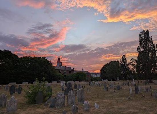 massachusetts/north-shore/landmark/howard-street-cemetery
