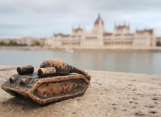 hungary/central-hungary/landmark/mini-tank-sculpture-kolodko