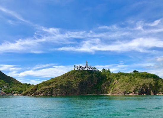 vietnam/quy-nhon/landmark/tran-hung-dao-statue