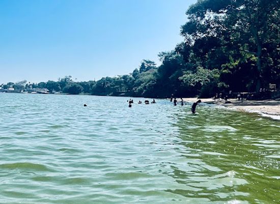 uganda/entebbe/landmark/botanical-garden-beach