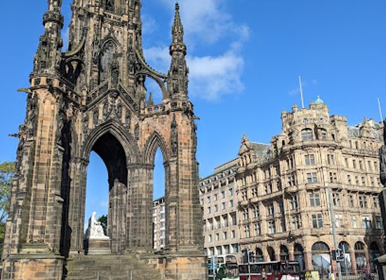 united-kingdom/edinburgh/landmark/scott-monument