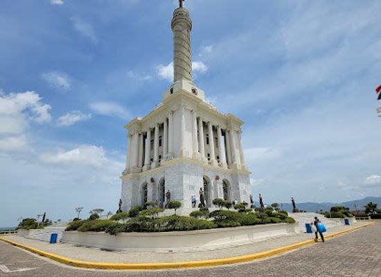 dominican-republic/eastern-plains/landmark/monument-to-the-heroes-of-the-restoration