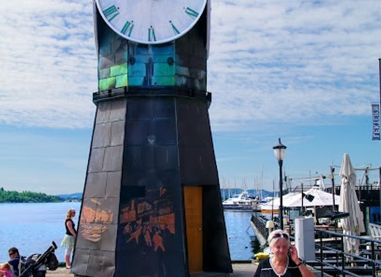 norway/oslo/sentrum/landmark/aker-brygge-clock-tower