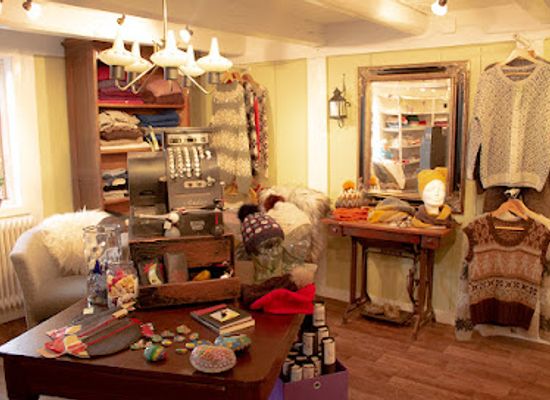 faroe-islands/hvalvik/landmark/piddasahandil-og-ribarhus-handicraft-shop-and-gallery