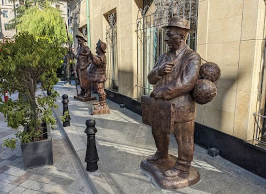 georgia/tbilisi/avlabari/landmark/jorjoliani-and-kvantaliani-monument