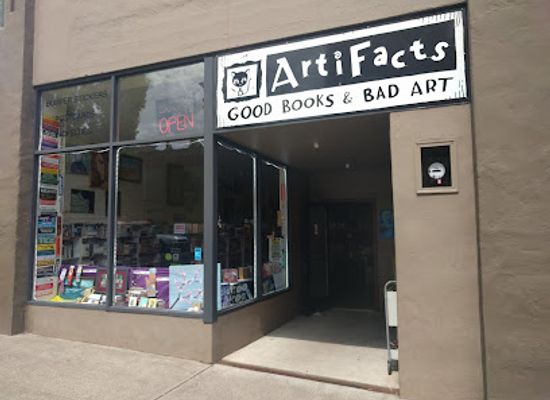 oregon/hood-river/landmark/artifacts-good-books-bad-art