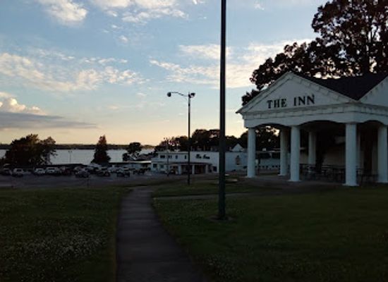 iowa/iowa-great-lakes/landmark/inn-at-okoboji